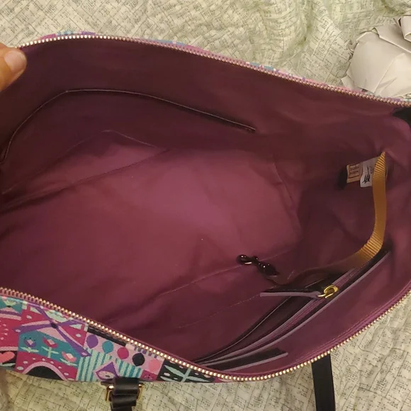 Dooney & Bourke - Disney It's a Small World - Shoulder Bag - Picture 14 of 16